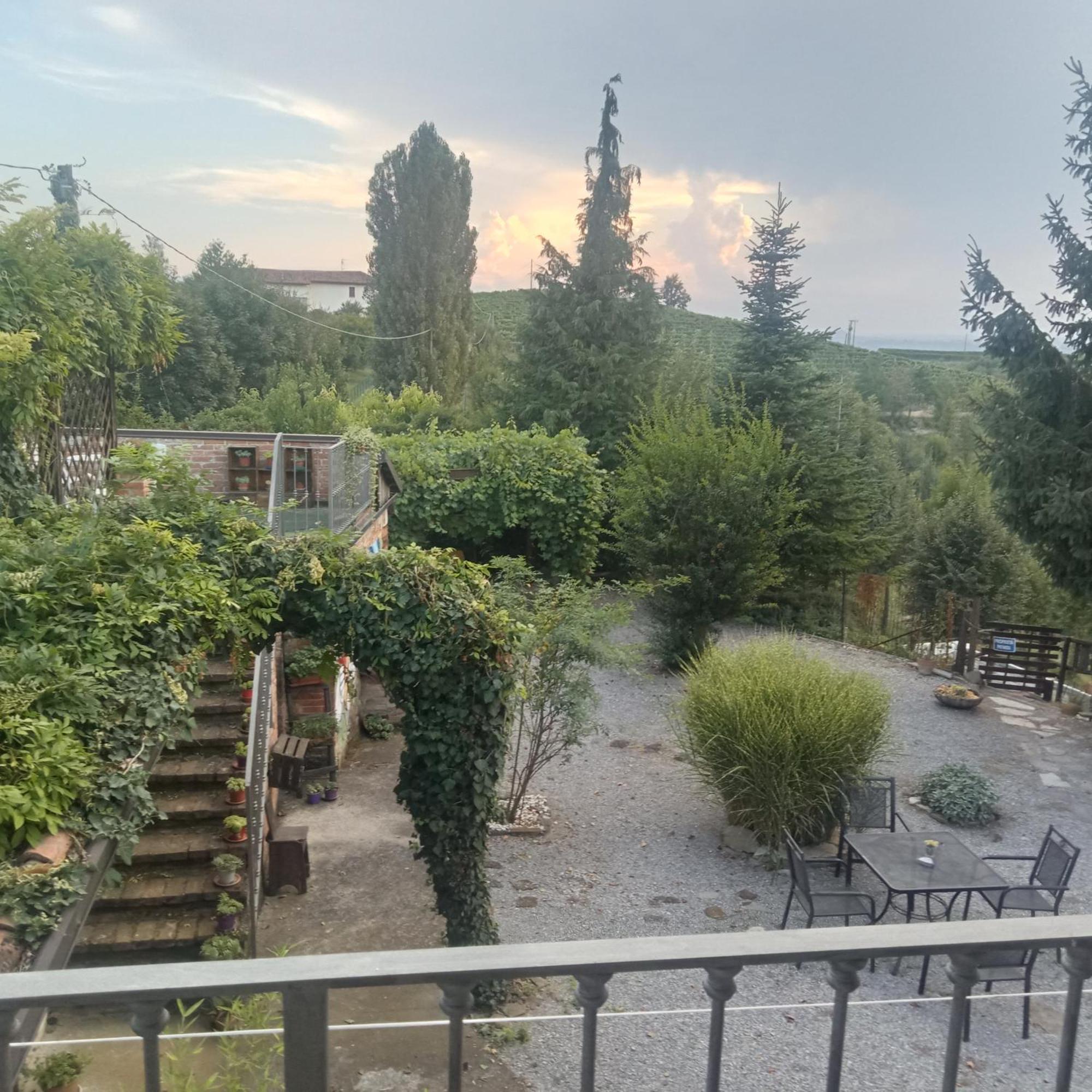 Agriturismo Bric Di Gai Monforte D'Alba Bagian luar foto